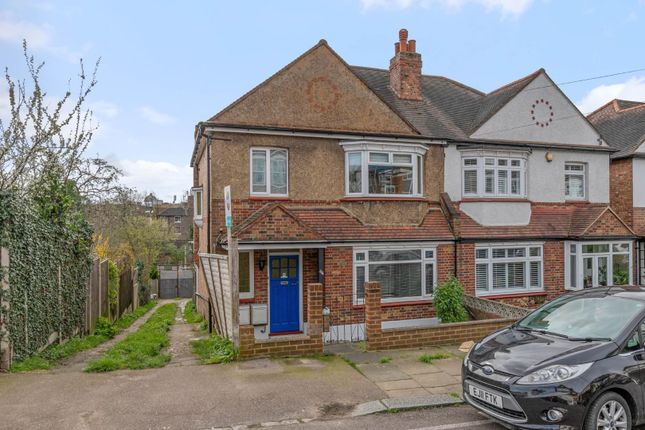 1 bed property, in Collingtree Road, £350,000