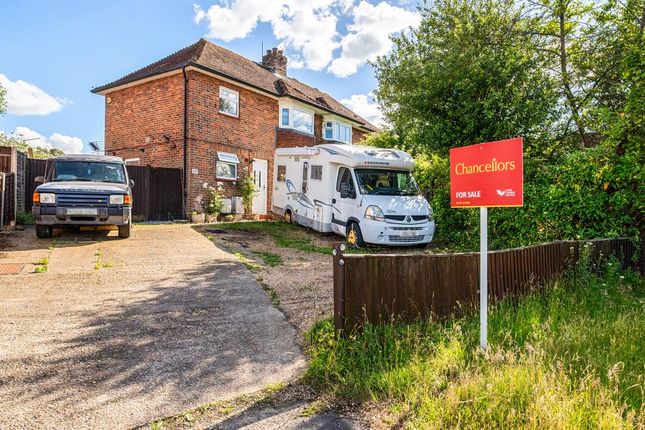 2 bed property, in Lightwater, £350,000