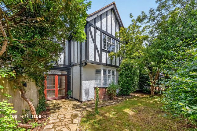 4 bed property, in Whitgift Avenue, £950,000