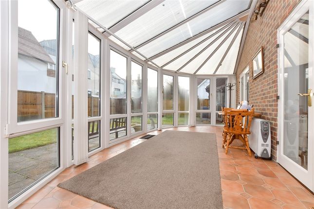 3 bed property, in Sandown Road, £450,000