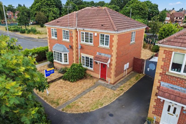 3 bed property, in Leafe Close, £245,000