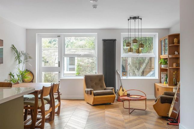 4 bed property, in Putney Heath Lane, £1,175,000