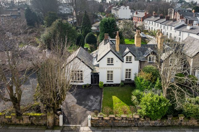 4 bed property, in Victoria Mount, £700,000