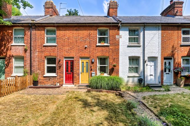 2 bed property, in Pinions Road, £325,000
