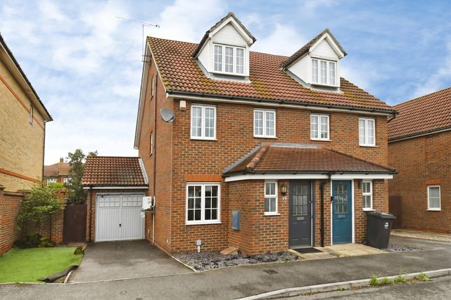 3 bed property, in Pembroke Drive, £425,000