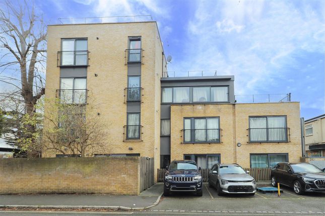 1 bed property, in Bath Road, £250,000