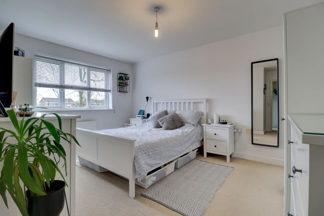 2 bed property, in Penn Road, £280,000