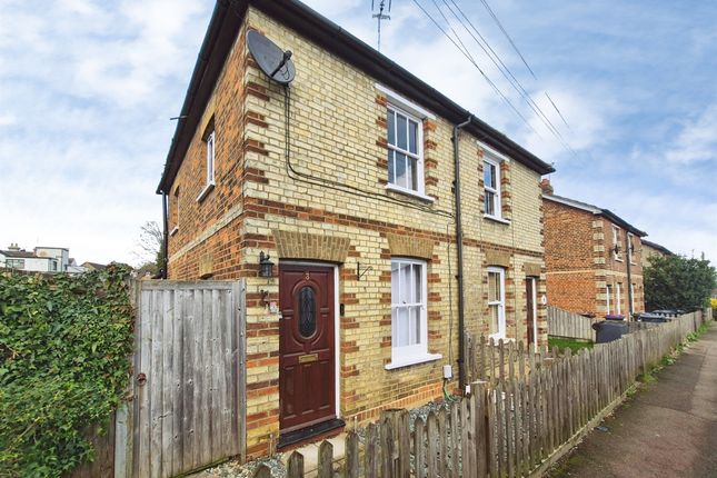 2 bed property, in Grove Walk, £348,000