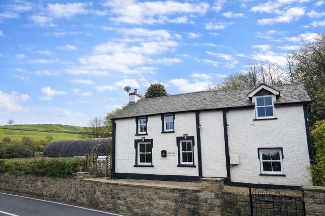 4 bed property, in Capel Dewi, £420,000