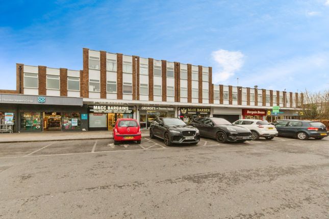 2 bed property, in Thornton Square, £250,000