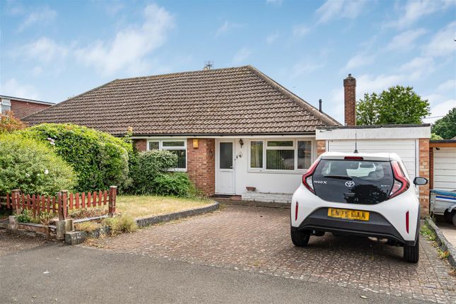 2 bed property, in Cannons Close, £450,000