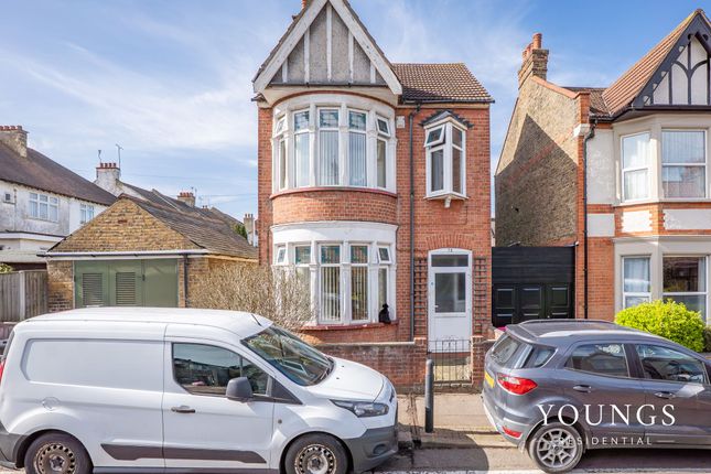 4 bed property, in Hainault Avenue, £375,000
