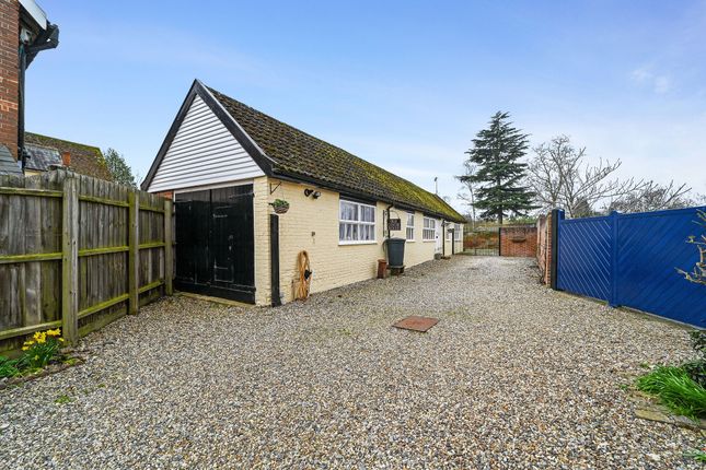 2 bed property, in Hadleigh, £350,000