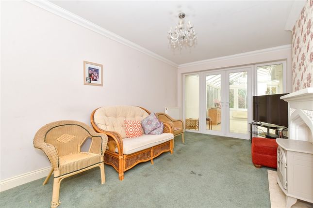 3 bed property, in Brightside Close, £450,000