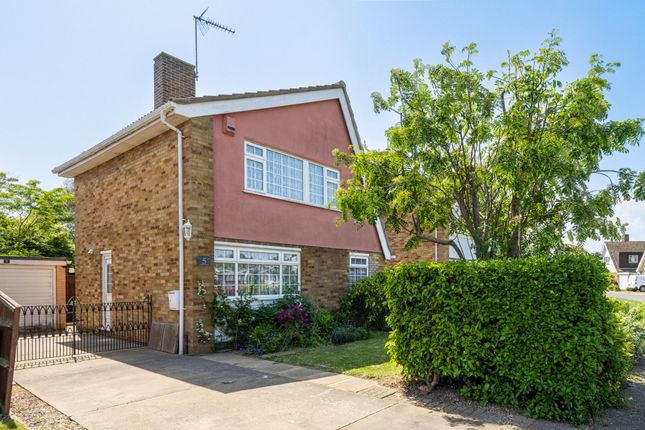 3 bed property, in Conifer Close, £290,000