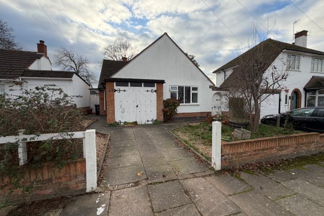 2 bed property, in Oakside Crescent, £310,000