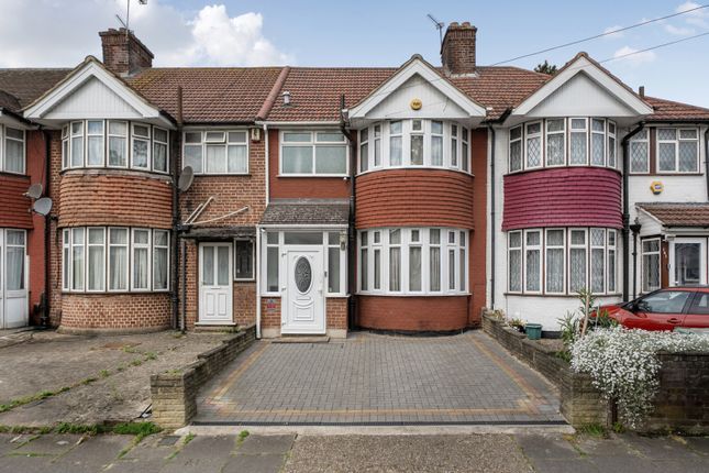 3 bed property, in Charlton Road, £585,000