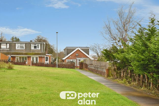 4 bed property, in Salisbury Close, £230,000