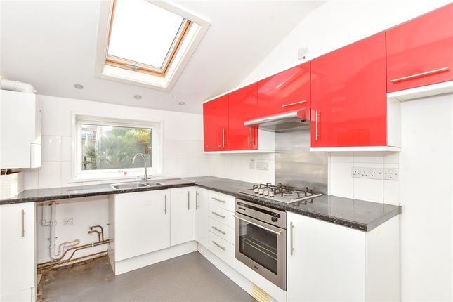 2 bed property, in Dean Road, £240,000