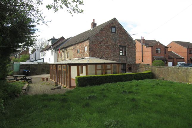 3 bed property, in Topcliffe Road, £330,000