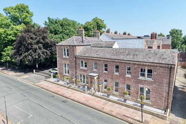 2 bed property, in Apartment 1, £325,000