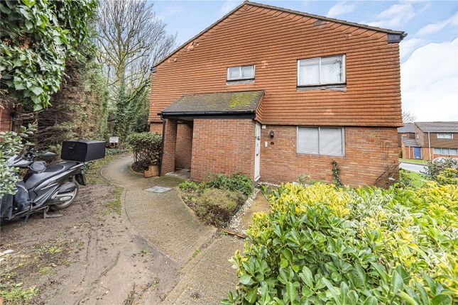 2 bed property, in Cranston Close, £210,000