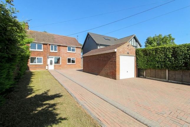 3 bed property, in Ebbsfleet Lane North, £425,000