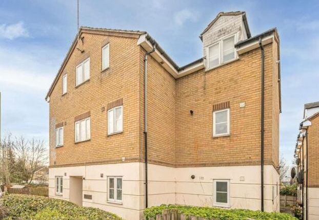 1 bed property, in 8 Dover Close, £190,000
