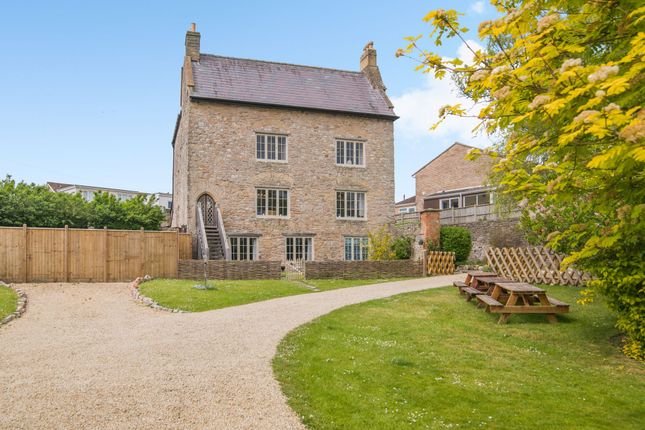 5 bed property, in Church Road, £950,000