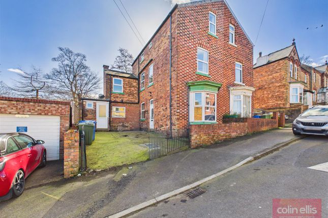 4 bed property, in Oak Road, £165,000