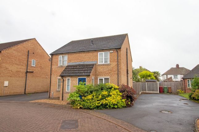 2 bed property, in Cloister Close, £130,000
