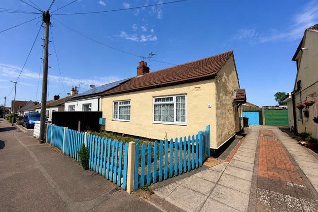 2 bed property, in Mostyn Avenue, £200,000