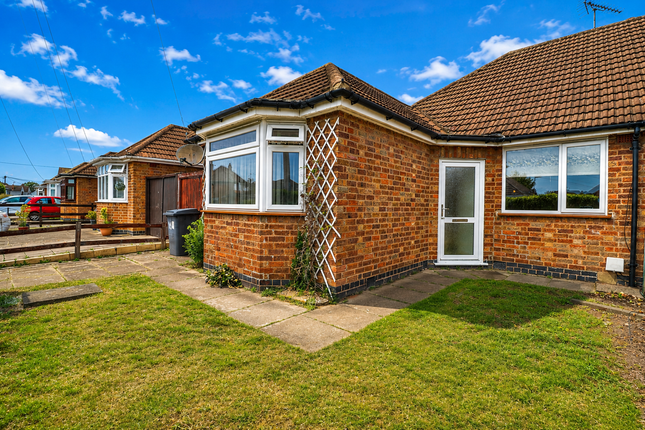 2 bed property, in June Avenue, £230,000