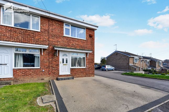 2 bed property, in Springfield Close, £145,000