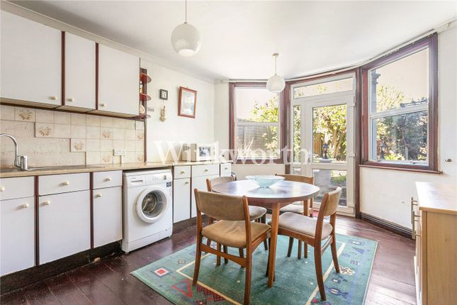 1 bed property, in Pemberton Road, £450,000