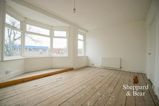 5 bed property, in Court Road, £265,000