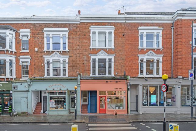 1 bed property, in New Kings Road, £295,000
