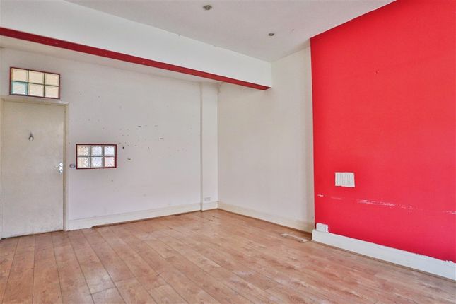 4 bed property, in The Village Street, £185,000