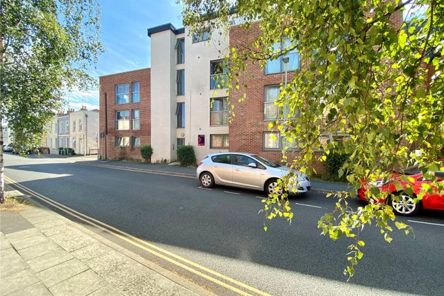 1 bed property, in St. Pauls Road, £90,000