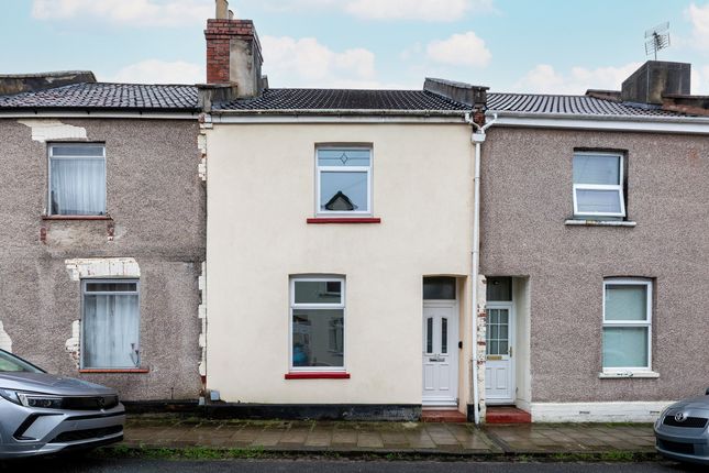2 bed property, in Bradley Crescent, £295,000