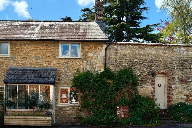 2 bed property, in Knapp Cottage, £475,000