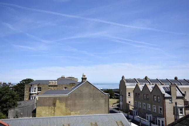 2 bed property, in Northdown Road, £125,000