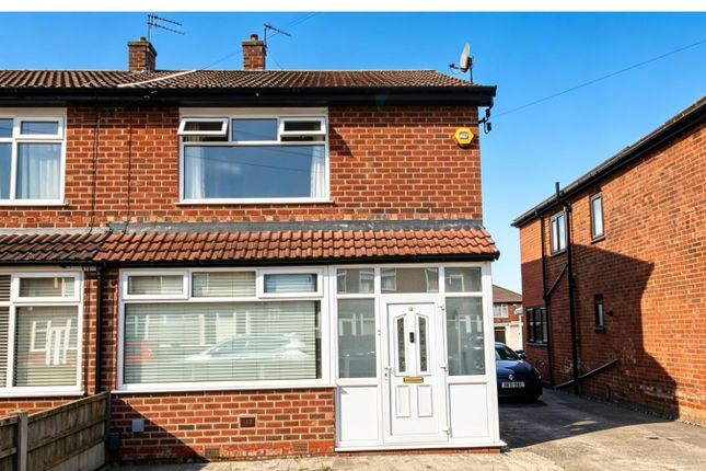 2 bed property, in Kenwick Drive, £230,000