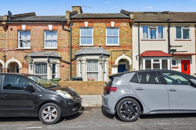 1 bed property, in Poplar Road, £295,000