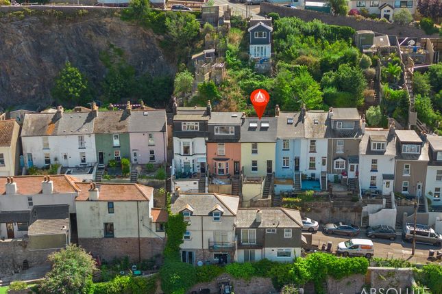2 bed property, in Mount Pleasant Road, £325,000