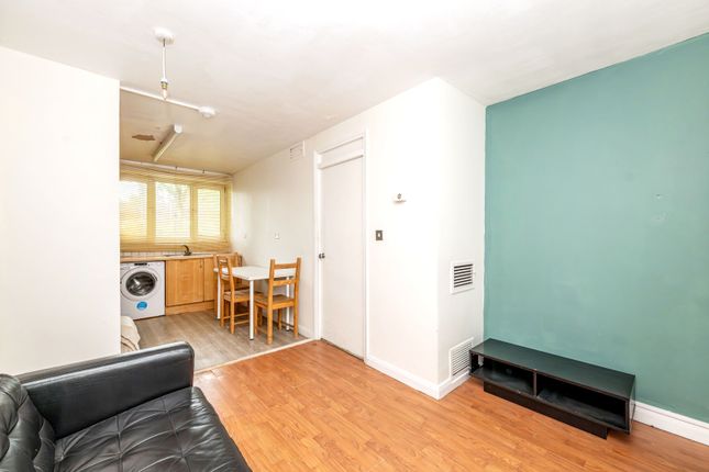 1 bed property, in Darfield Way, £400,000