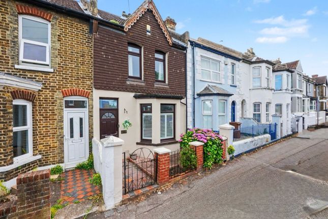 3 bed property, in Marlborough Road, £325,000