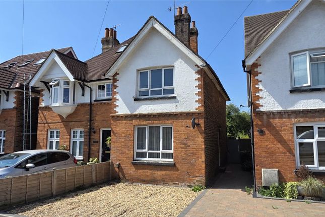 3 bed property, in Horley, £400,000