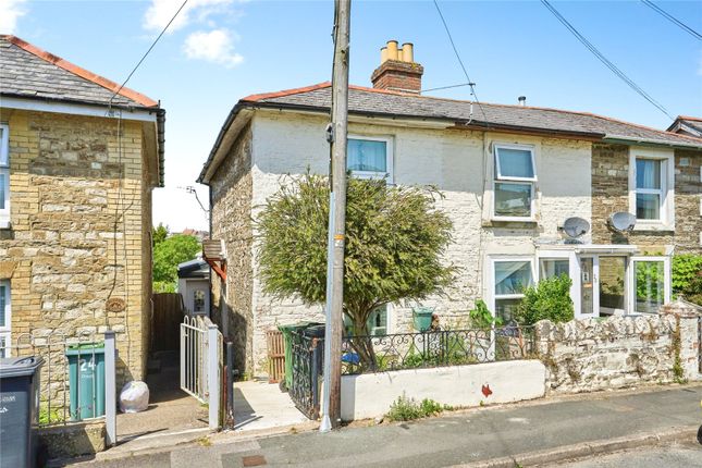2 bed property, in High Street, £140,000