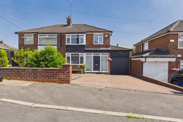 4 bed property, in Green End, £350,000